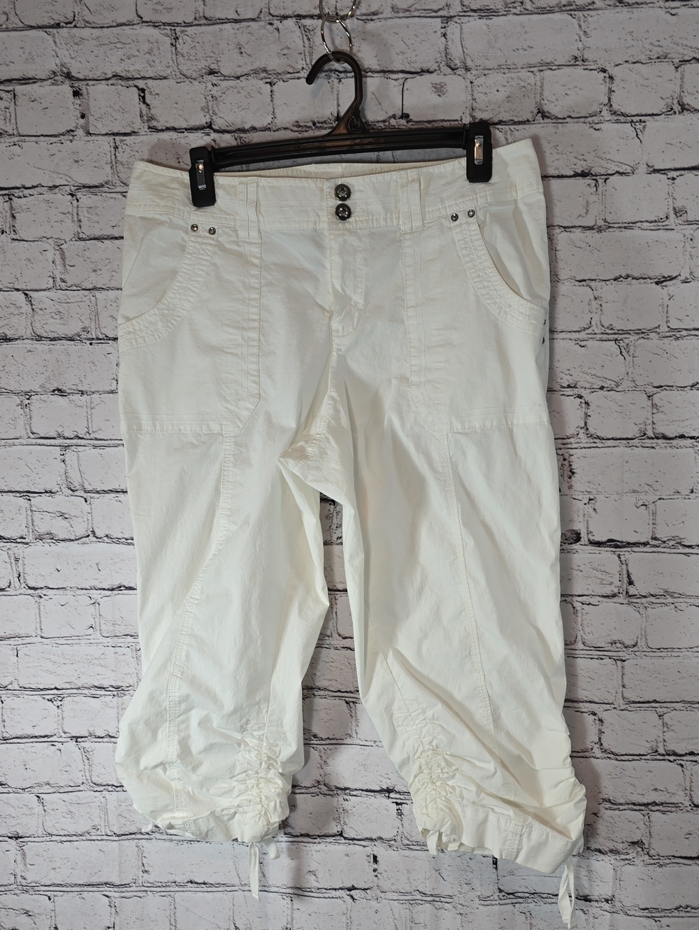 INC International Concepts White Capri Pants Size 10